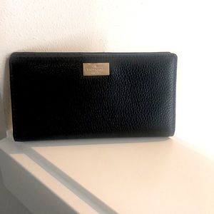Kate Spade Black wallet- 4 pockets 12 cards